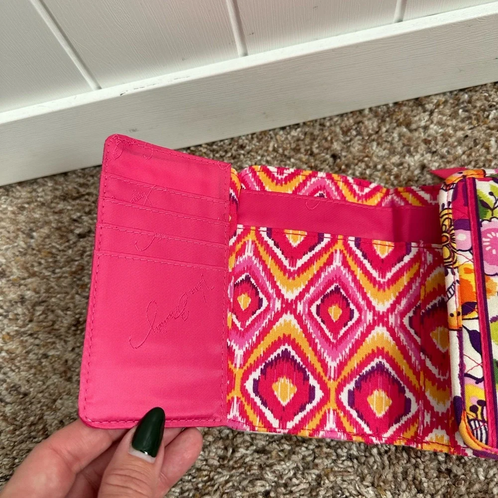 Vera Bradley Floral Quilted Trifold Wallet Zip Coin Pocket - Picture 4 of 6